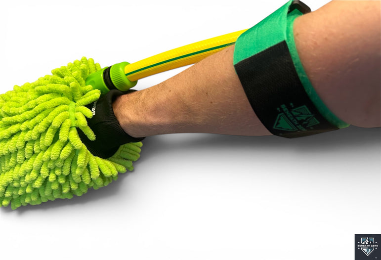 Car Wash Mitt with continuous Water Flow