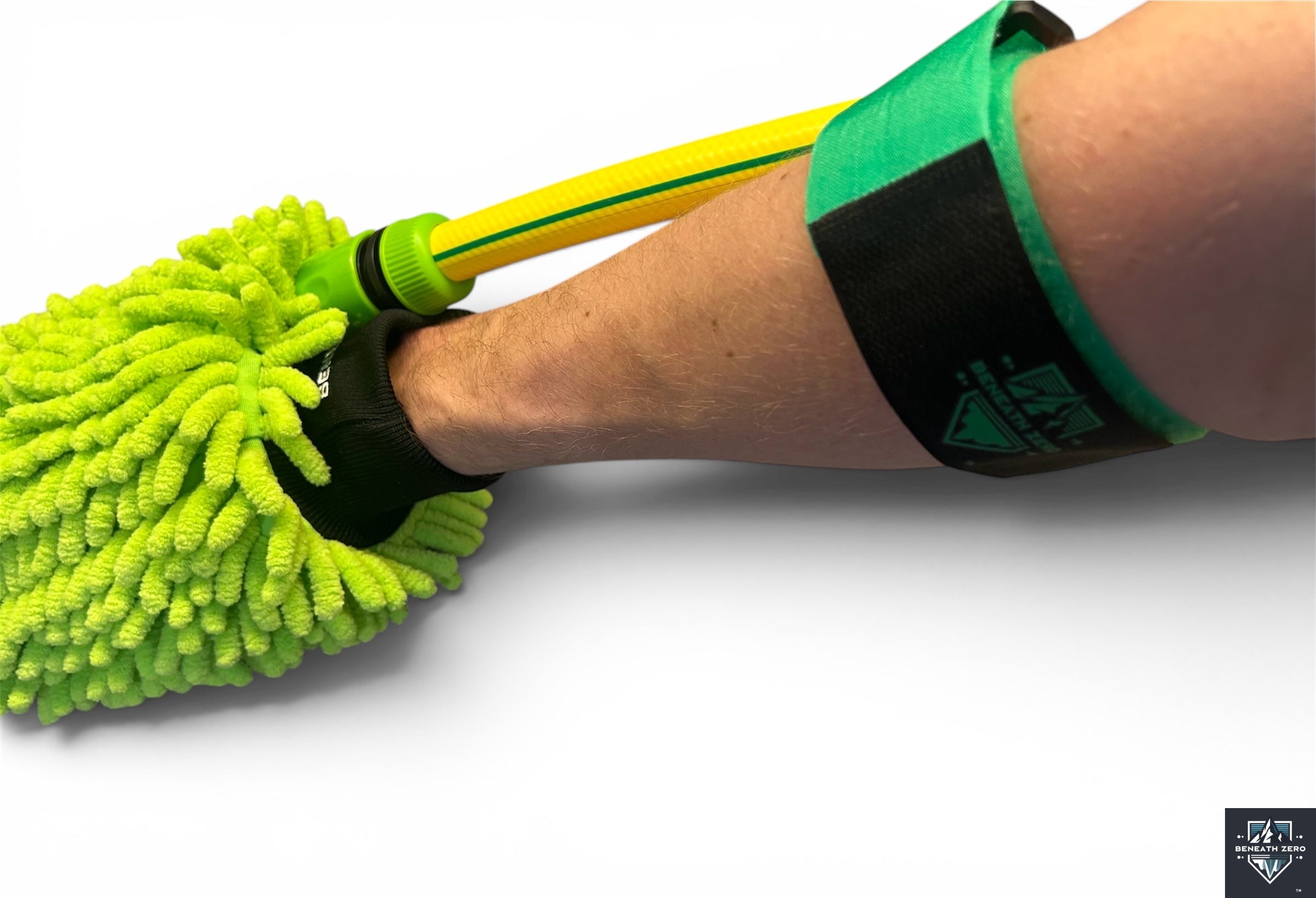 Car Wash Mitt with continuous Water Flow